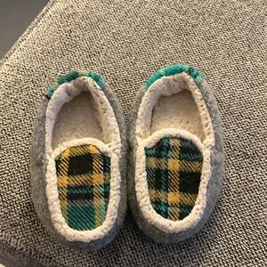 Dearfoams Plaid Kids Slippers - Gray and Teal